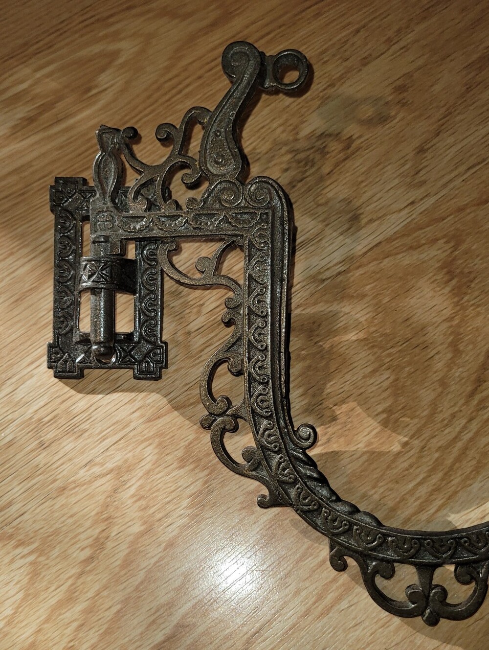 Vintage Lamp Holder - Picture 6 of 13